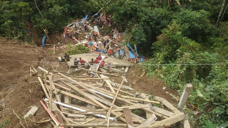 Indonésie : au moins 19 morts et 2 disparus dans un glissement de terrain