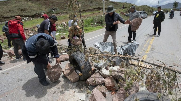 Pérou : le gouvernement ordonne le déblocage des routes par la police et l'armée