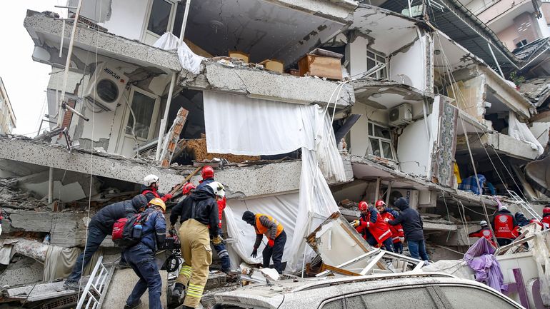 Séisme en Turquie et en Syrie : au moins 500 morts et plus de 2000 blessés selon un nouveau bilan provisoire