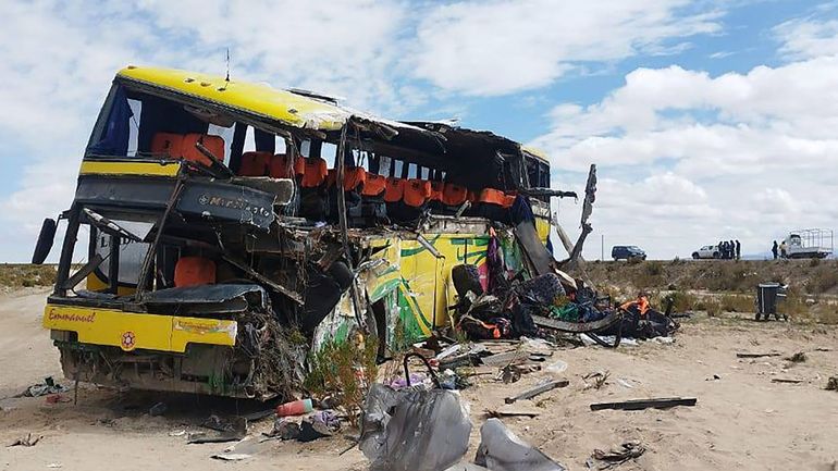 Bolivie : au moins 37 morts dans une collision entre deux cars