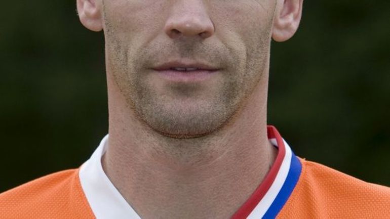 André Ooijer signe à l'Ajax Amsterdam - rtbf.be