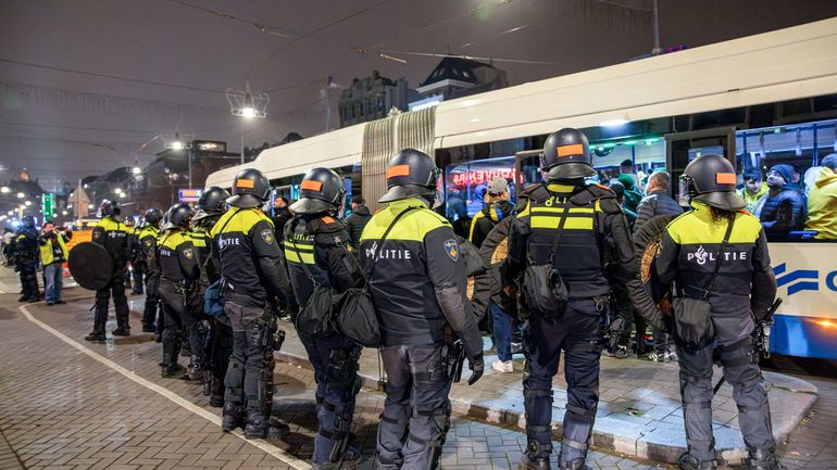 Violences à Amsterdam : la police décompte quarante-cinq personnes présumées impliquées dans les heurts