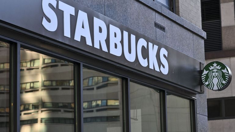 Le patron de Starbucks rémunéré 96 millions de dollars pour ses quatre premiers mois