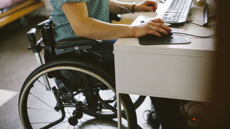 Les services publics bruxellois emploient trop peu de personnes porteuses d'un handicap