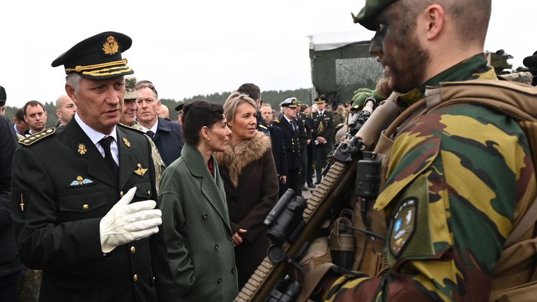 Guerre en Ukraine : dans un discours aux troupes belges en Lituanie, le roi Philippe condamne 
