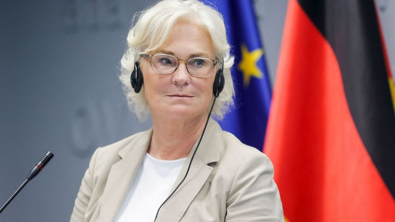 Allemagne : polémique autour de la ministre de la Défense après un voyage privé en hélicoptère
