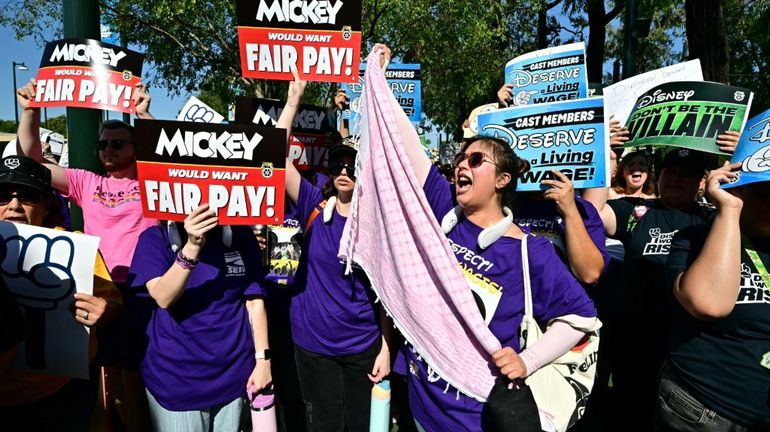 USA : les salariés du parc Disneyland pourraient partir en grève