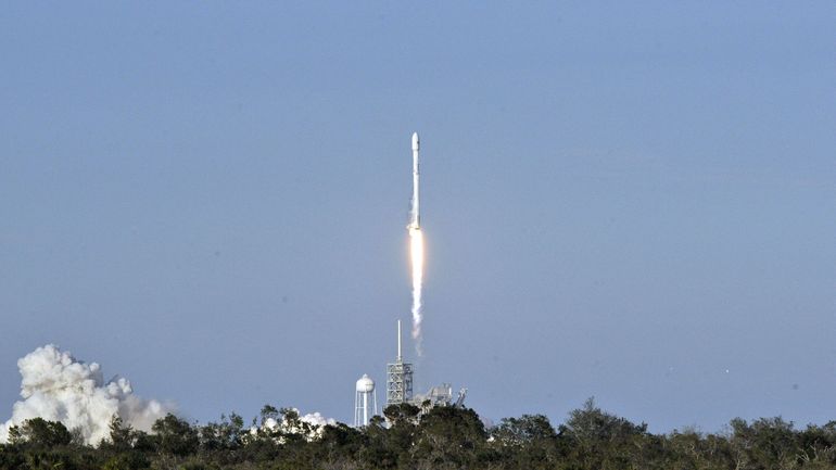 Les quatre membres d'une mission spatiale privée de SpaceX à une semaine du décollage