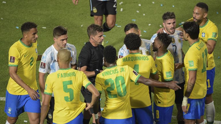 Qualifications Mondial 2022 : L'arbitre d'Argentine - Brésil suspendu pour "des erreurs graves et manifestes"