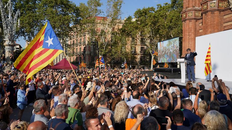 Espagne : la session d'investiture du nouveau président de Catalogne a débuté, sans Puigdemont soupçonné d'avoir pris la fuite