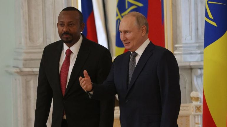 La revue de presse : la Méditerranée en feu, la Russie invite l'Afrique