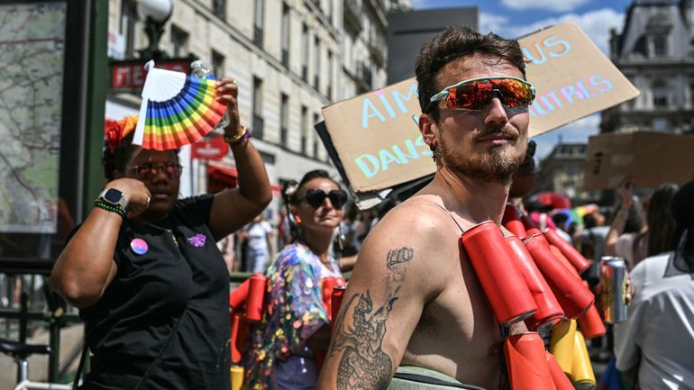 Pride en France : Paris organise sa marche des fiertés annuelle, 