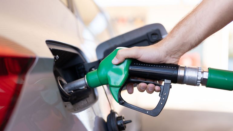 Ce vendredi, le prix maximum de l'essence est à son niveau le plus bas depuis décembre 2021