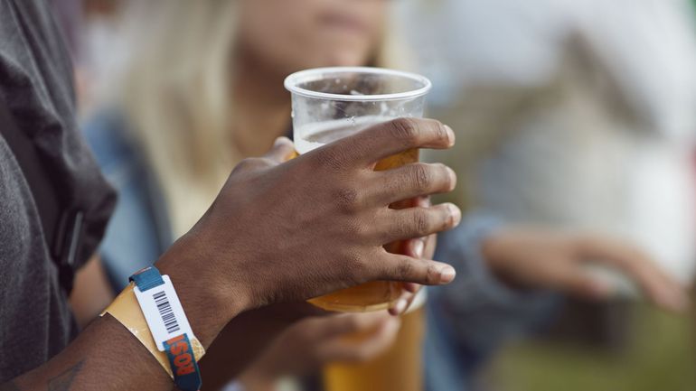 Frais illégaux, non-remboursement : Testachats dépose plainte contre 10 festivals