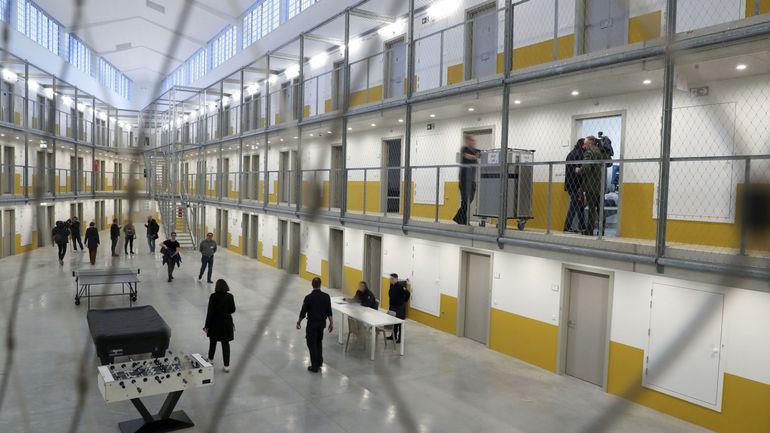 Prison de Namur : une visiteuse doit retirer son soutien-gorge pour accéder à l'établissement