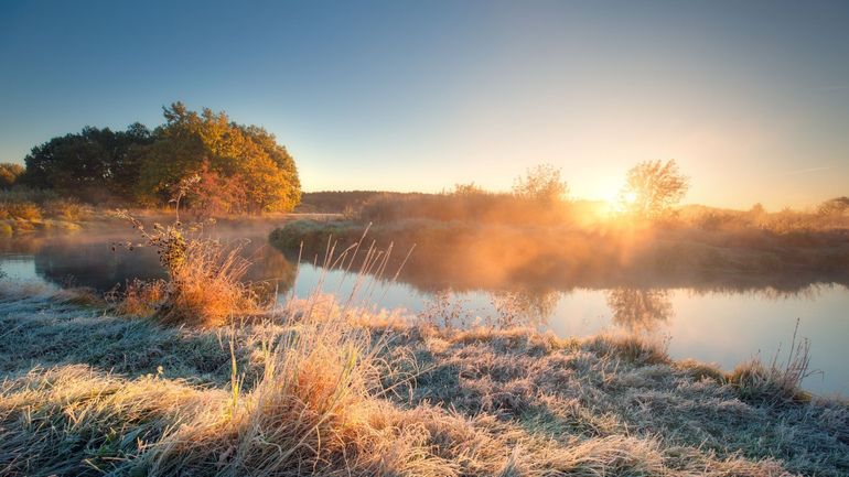 Météo en Belgique : le soleil s'imposera au sud du sillon Sambre-et-Meuse ce mardi matin et progressera vers le nord l'après-midi