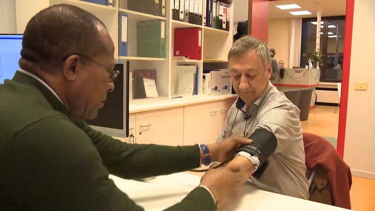Avec ses 1500 dons de sang, Bernard est un super donneur depuis 50 ans
