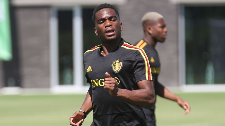 Le Belge Stephane Omeonga dénonce son interpellation violente dans un avion : Lavia, Lukebakio et d’autres envoient leur soutien