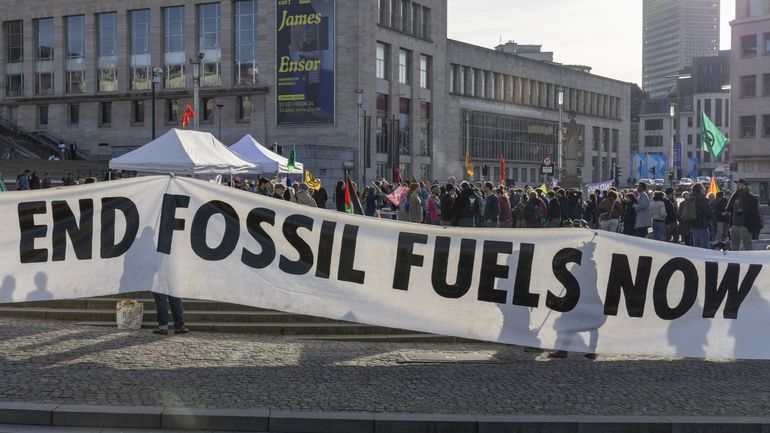 Des militants d'Extinction Rebellion manifestent à Bruxelles contre les combustibles fossiles