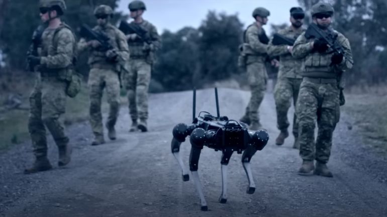 L'armée australienne teste des chiens robots contrôlés par la pensée humaine