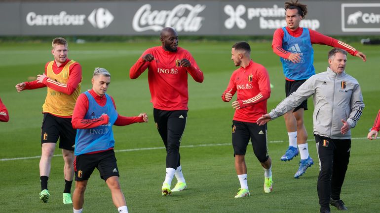 Diables Rouges : Arthur Theate avec le groupe, travail individuel pour Denayer, Thorgan Hazard et Casteels