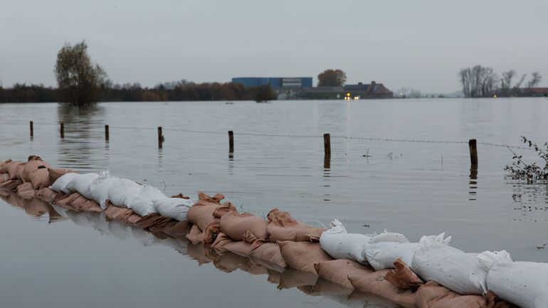 La revue de presse : Inondations, faut-il casser les digues ?