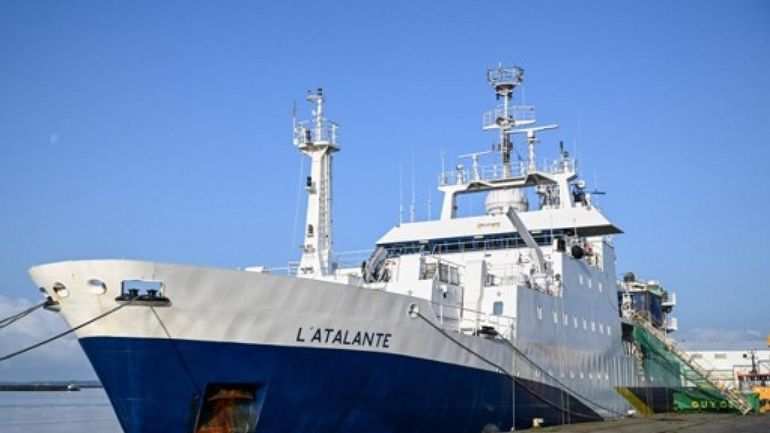 Plus d'un millier de barils de déchets radioactifs découverts dans l'océan Atlantique