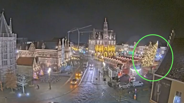 Une femme décède après la chute du sapin du marché de Noël d’Audenarde