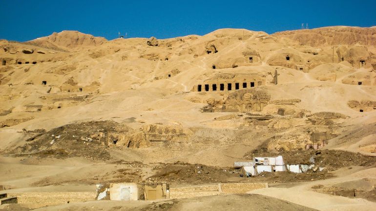 Égypte : la tombe du roi Thoutmosis II a été découverte par une équipe d'archéologues