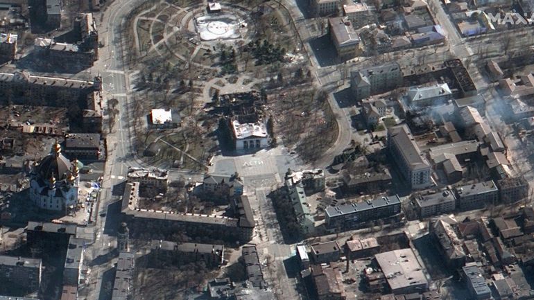 Guerre en Ukraine : une des plus grandes usines sidérurgiques d'Europe endommagée à Marioupol