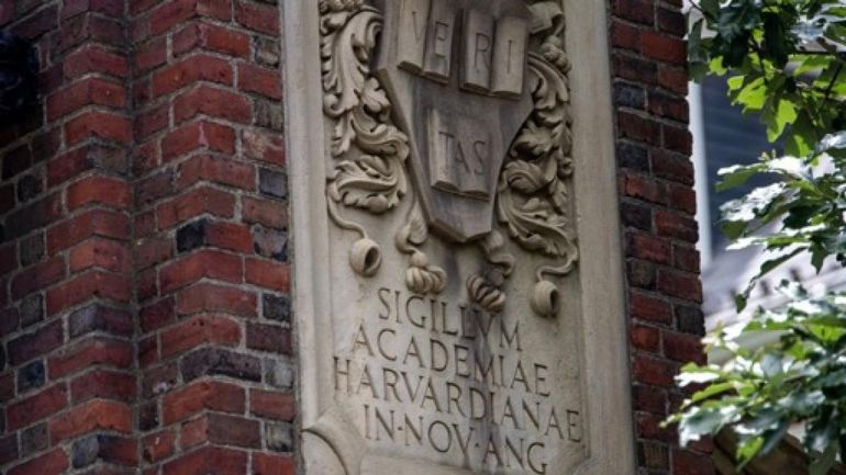Une juge presse l'administration Trump de justifier ses coupes à Harvard