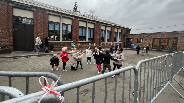 L’urgence de rénover les cours d’écoles à Charleroi : "Certaines sont pleines de nids-de-poule !"
