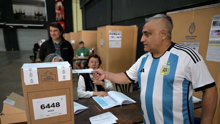 L'Argentine, crispée et indécise, vote pour un nouveau président en rêvant d'une sortie de crise