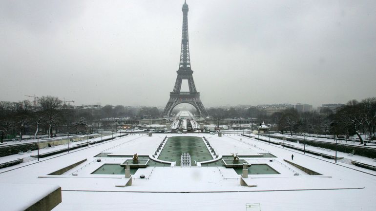 La tour Eiffel pourrait être protégée par un mur de verre pare-balles