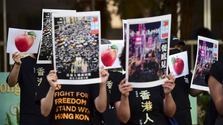 Hong Kong : trois responsables de la rédaction de l'Apple Daily, tabloïd critique envers Pékin, ont été arrêtés