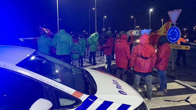 Mobilisation syndicale des policiers : le barrage est levé devant l'aéroport de Charleroi