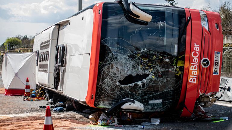 Accident de bus sur l'E19 à Schoten: le chauffeur libéré de prison après avoir payé sa caution