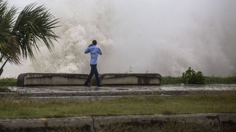 La tempête Elsa frappe Cuba, La Havane se prépare aux fortes pluies