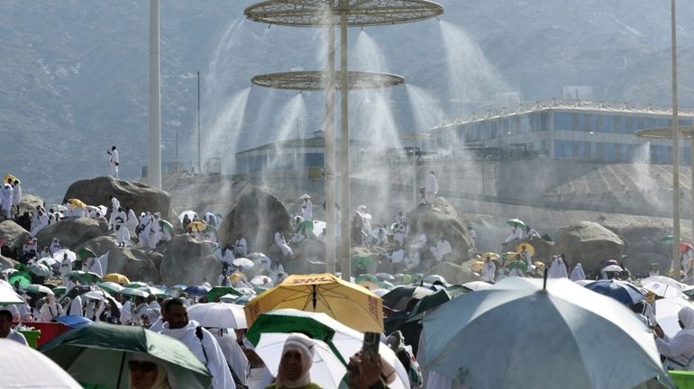 Marée de fidèles au mont Arafat, étape phare du grand pèlerinage musulman