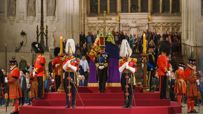 Vingt-quatre heures d'attente pour voir la reine Elizabeth II, le roi Charles III à Cardiff : le récapitulatif de la journée