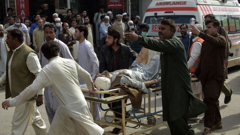 Pakistan : L'EI revendique l'attentat suicide contre une mosquée de Peshawar