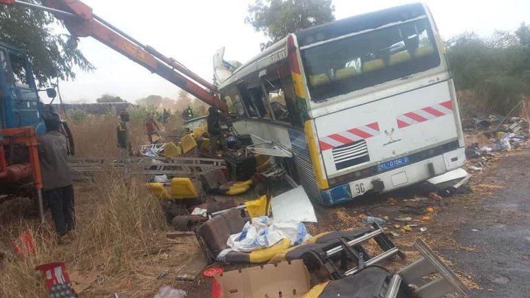 Sénégal : une collision entre deux bus fait 38 morts et une centaine de blessés, un deuil national de trois jours décrété