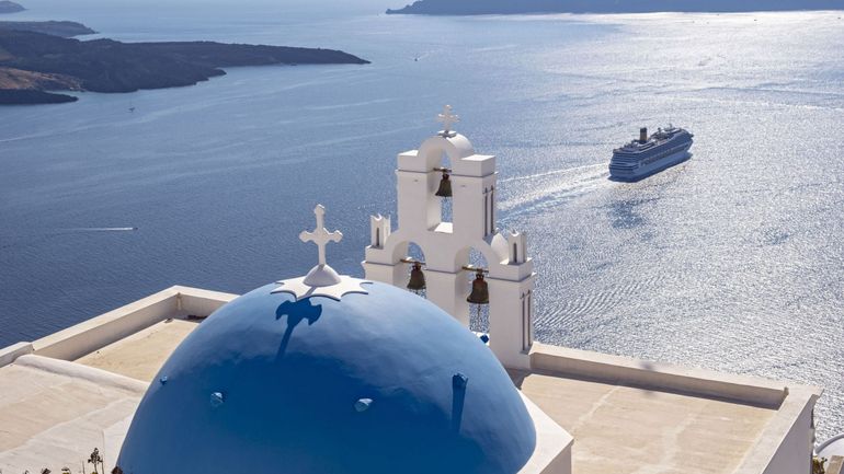 Surtourisme : la Grèce impose une taxe de 20 euros pour les passagers de croisières à Mykonos et Santorin