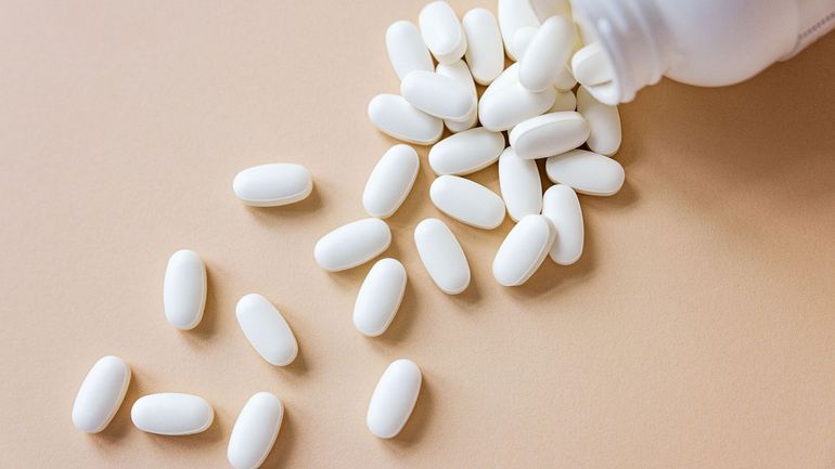 Faut-il vendre les médicaments à l’unité ? "J’espère pouvoir l’expérimenter au cours de l’année 2026" affirme Frank Vandenbroucke