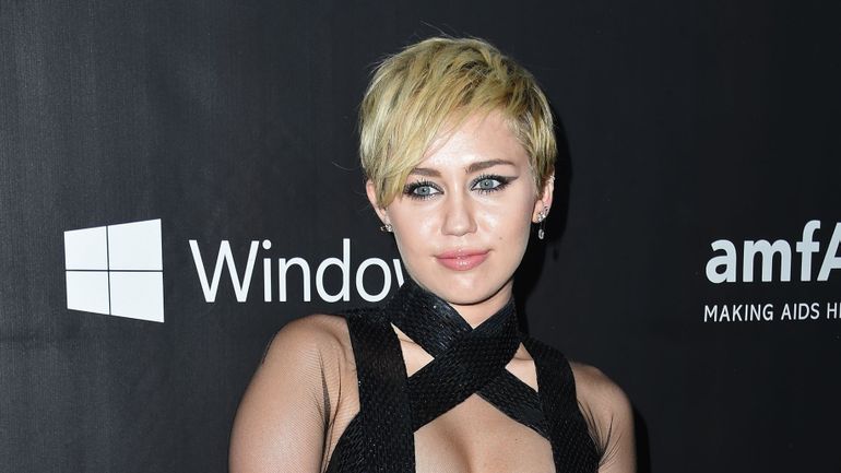 Miley Cyrus fera un numéro entièrement nue RTBF Actus