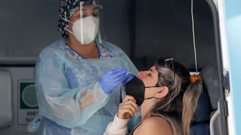Coronavirus : la Grèce abandonne l'obligation de test pour les voyageurs vaccinés
