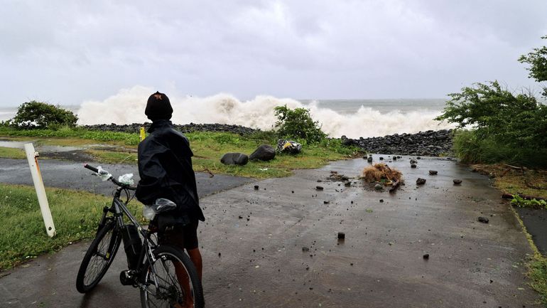 Cyclone Batsirai à la Réunion : les marins du TrestaStar récupérés