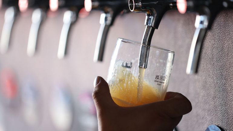 Fini la pils ou le verre de blanc à midi : l'alcool officiellement interdit à la cafétéria du Parlement fédéral
