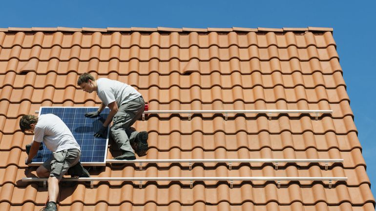 Des panneaux photovoltaïques sur votre toit, c'est encore rentable ?