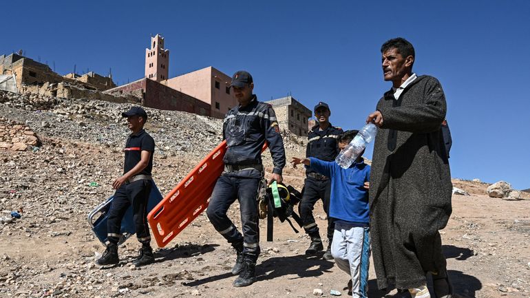 Séisme au Maroc : la course contre la montre s'accélère et la colère se fait entendre